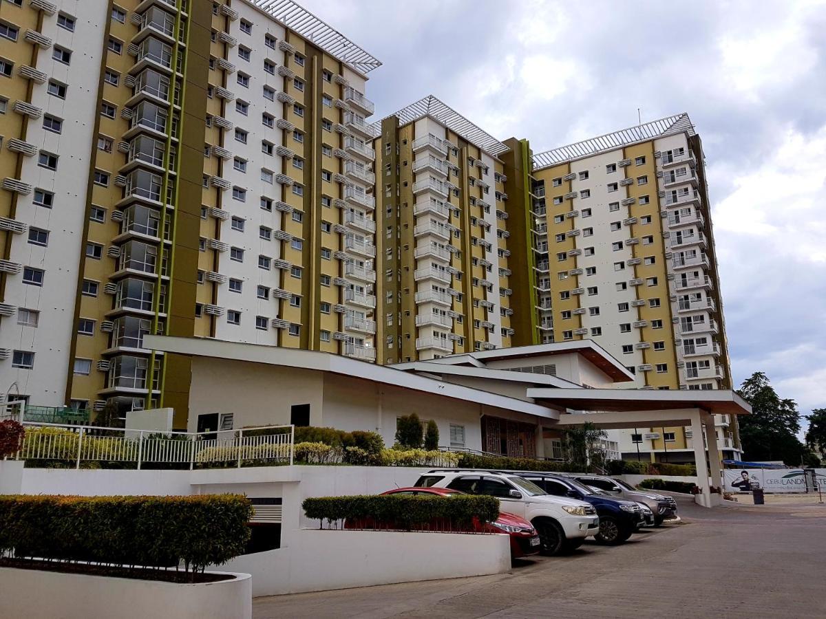Keys 'N Places Holiday Rentals At Mesaverte Condo Cagayan de Oro Exterior photo